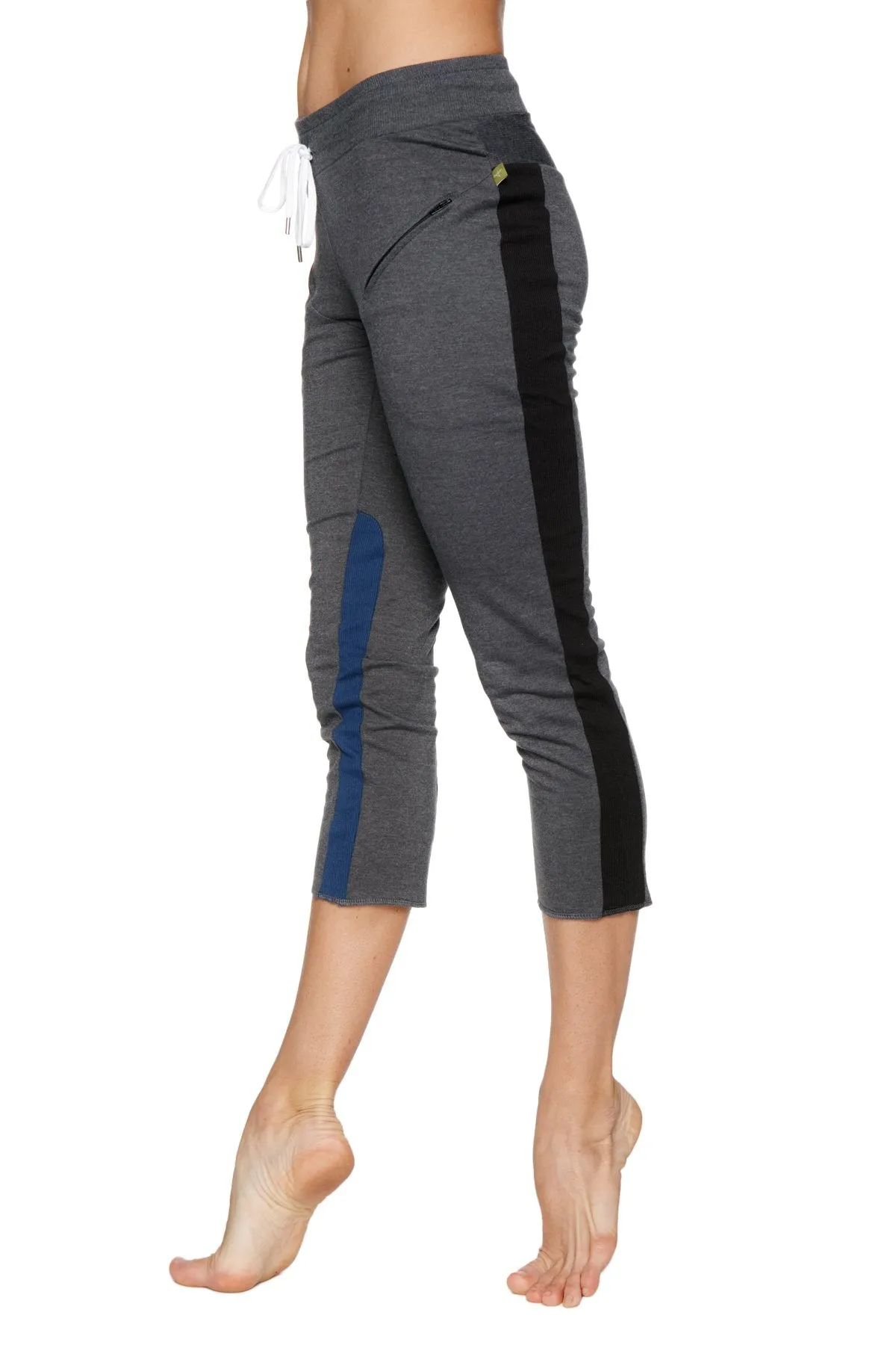 4/5 Length Zipper Pocket Capri Yoga Pant (Charcoal w/Black & Blue)