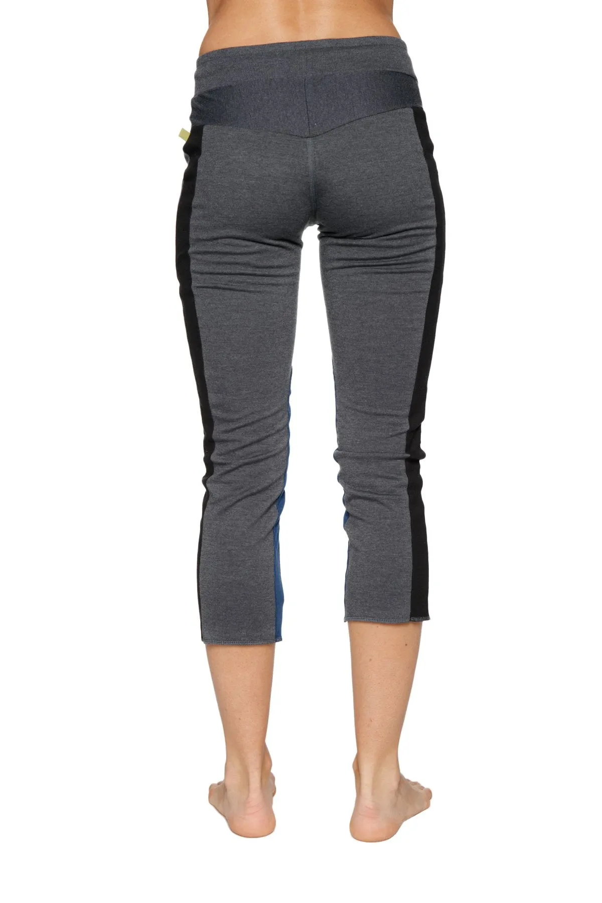 4/5 Length Zipper Pocket Capri Yoga Pant (Charcoal w/Black & Blue)