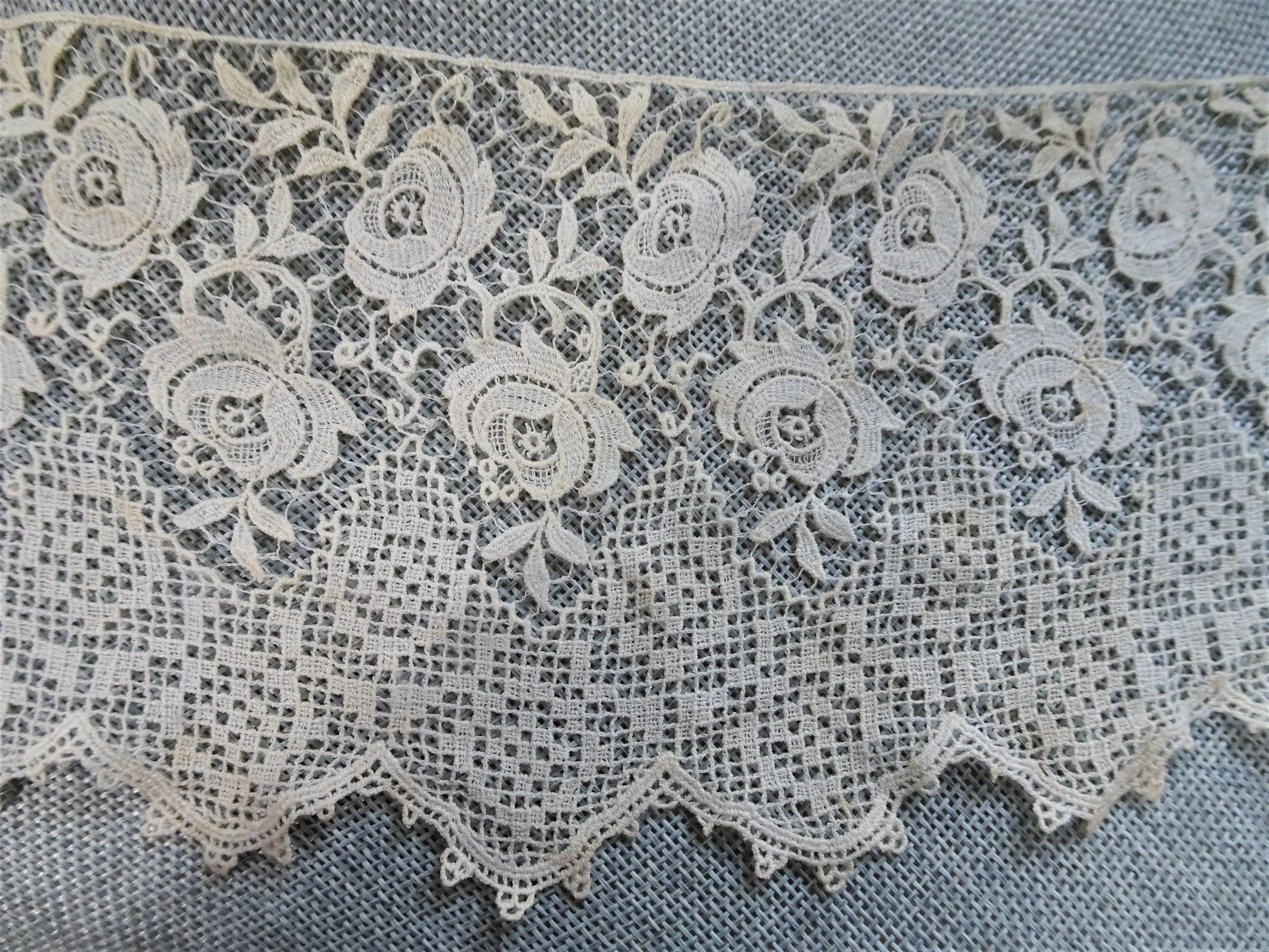 GORGEOUS Vintage FRENCH Fine Lace Trim Flounce,Intricate Pattern For Bridal Dress,Dolls,Flapper Dress,Heirloom Sewing Antique Textiles