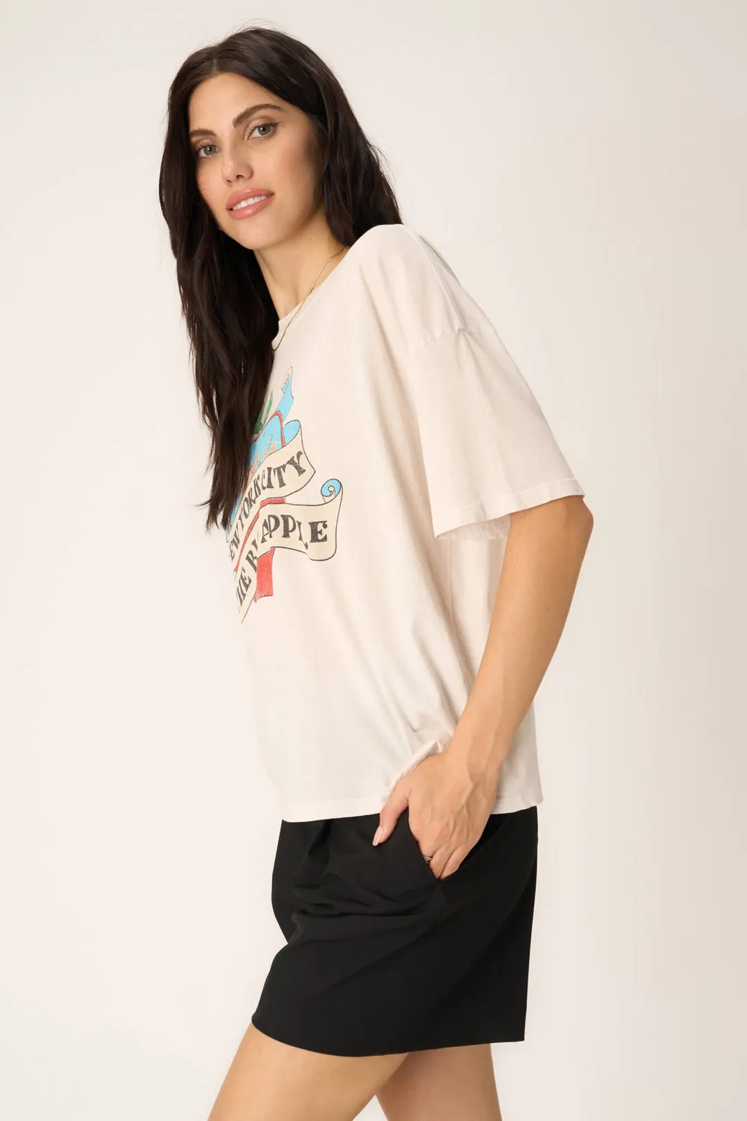 'THE BIG APPLE' BOYFRIEND TEE